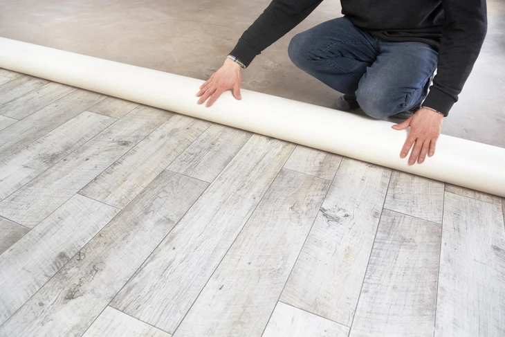 Aménagement intérieur sous combles, cloisons et étagères en plaque de plâtre (BA13) peintes en blanc mat